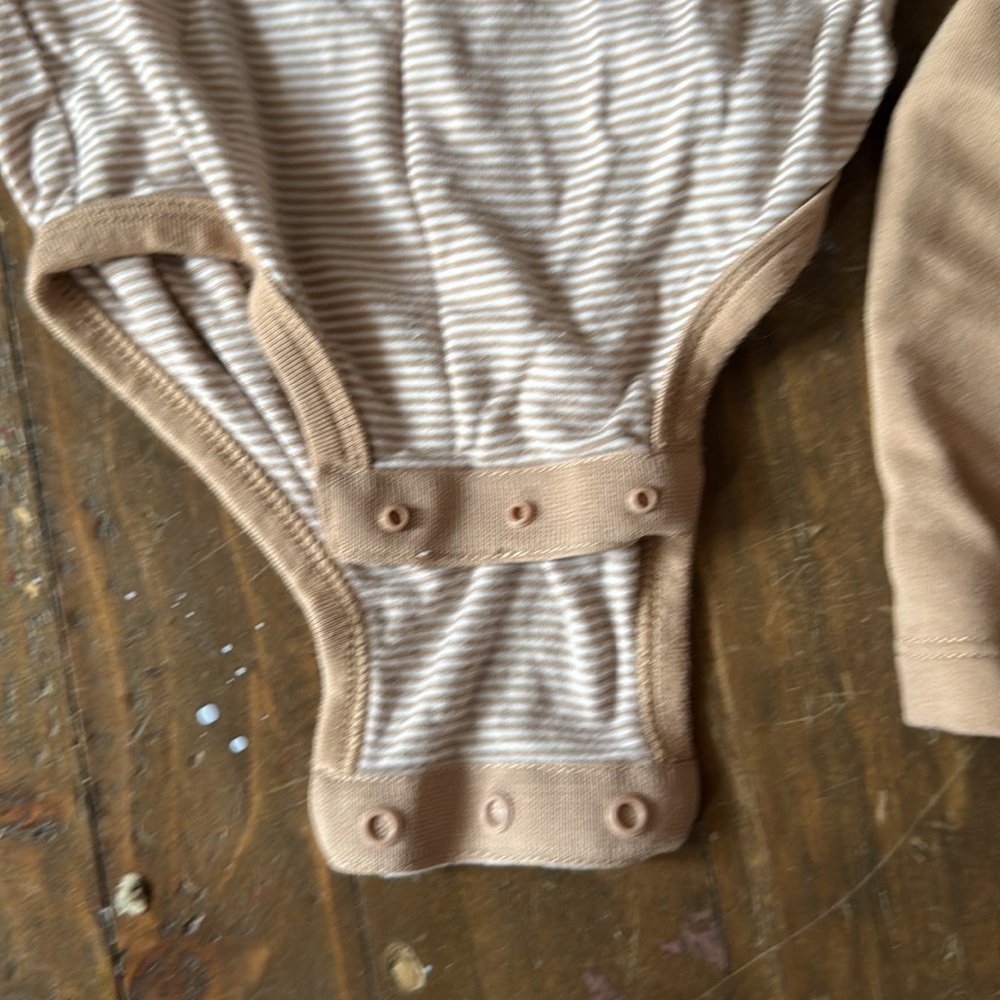 Nike beige stripe outfit - Picture 4 of 4